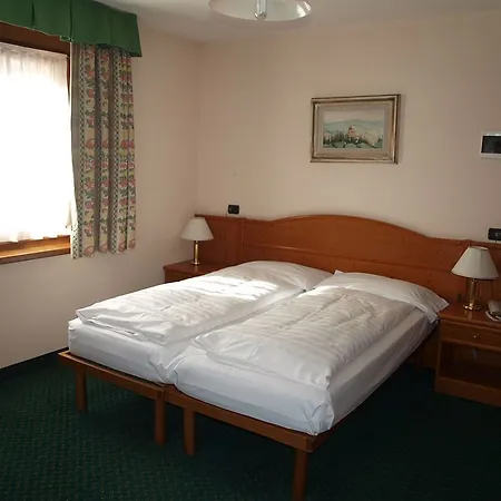 Hotell Alpina 3*